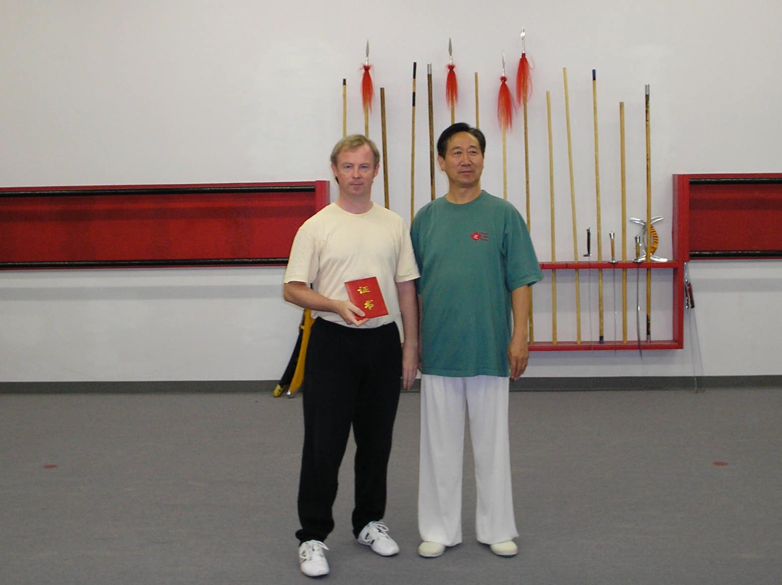 Stephen Forde stnding next to Master Di Guoyong