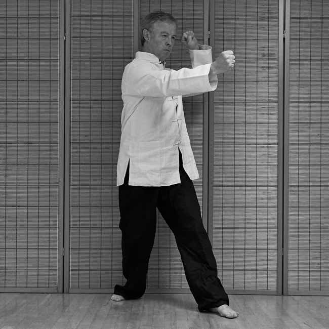 An image of Sifu Stephen Forde performing the Pao Technique from XingYi Quan